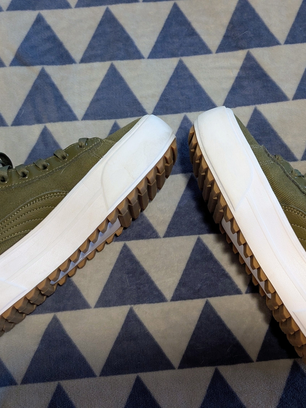 PUMA KAIA ARMY GREEN PLATFORM HIGH TOPS - Picture 2 of 7